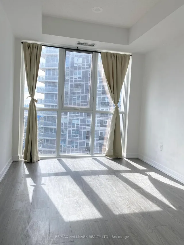 Additional image 15 of 225 village Green Sq Unit 2604