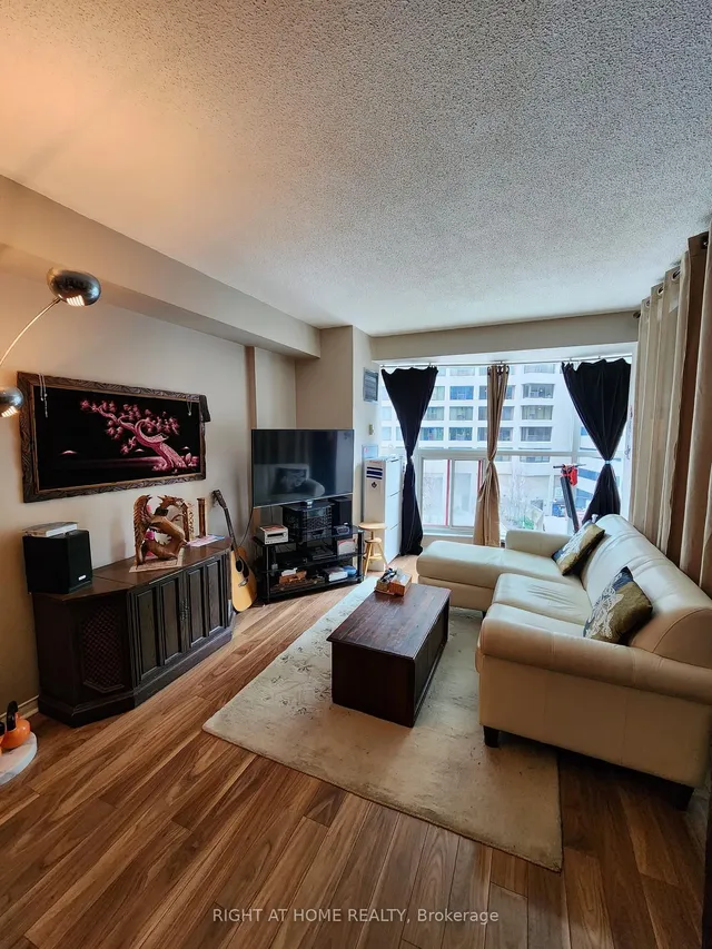 Additional image 10 of 77 Harbour Sq Unit 504