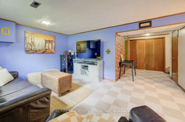 Additional image 30 of 248 Fergus Ave