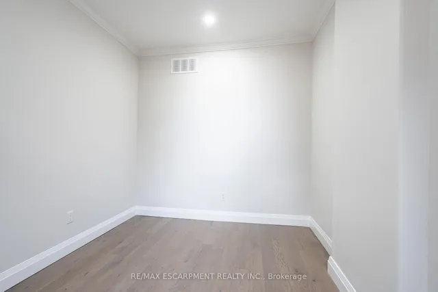 Additional image 27 of 57 Madison Ave