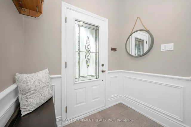 Additional image 6 of 5075 QUEENS Crt