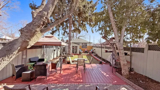 Additional image 38 of 527 Victoria Park Ave