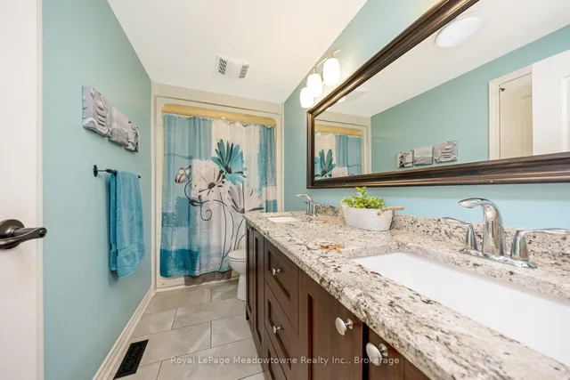 Additional image 27 of 738 Robertson Cres