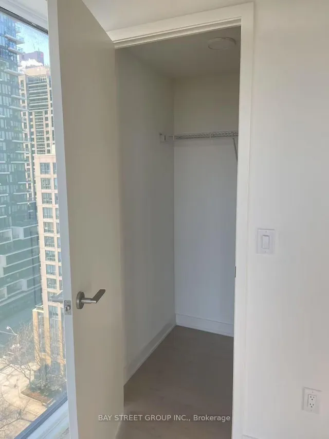 Additional image 19 of 65 Mutual St Unit 1302