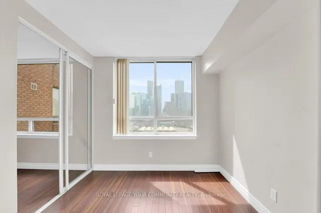 Additional image 21 of 633 Bay St Unit 2512