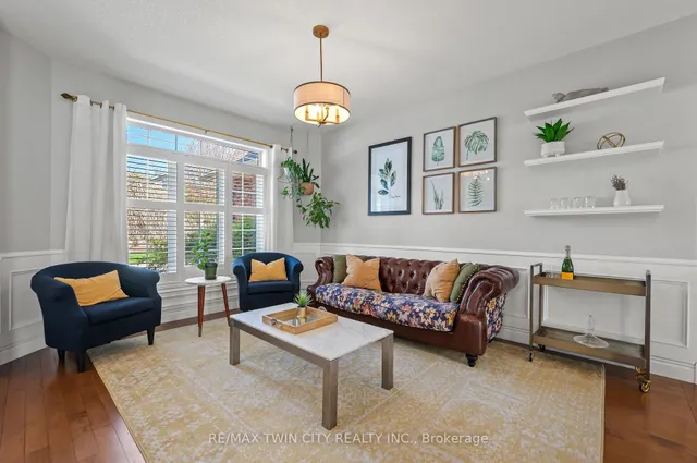 Additional image 8 of 533 Falconridge Cres