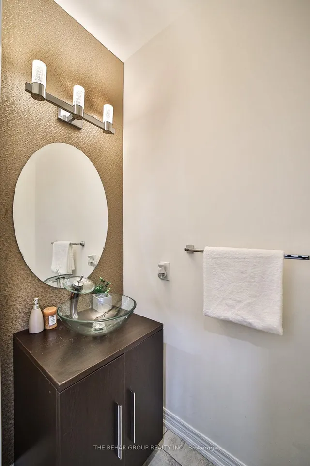 Additional image 10 of 37 Young Dr