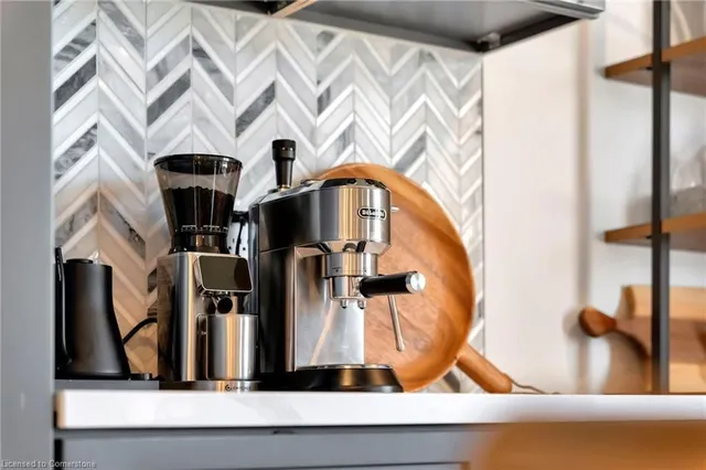 Additional image 16 of 15 Elsa Crt