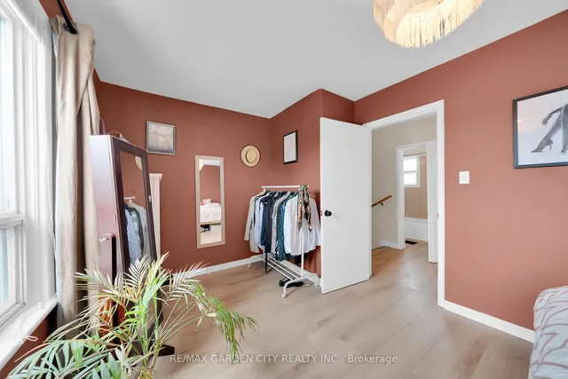 Additional image 17 of 92 GLENDALE Ave