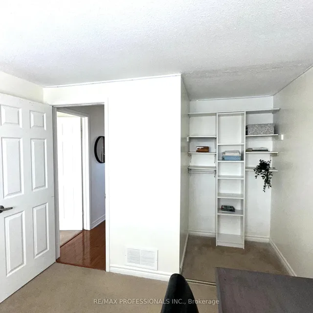 Additional image 15 of 2416 Malcolm Cres