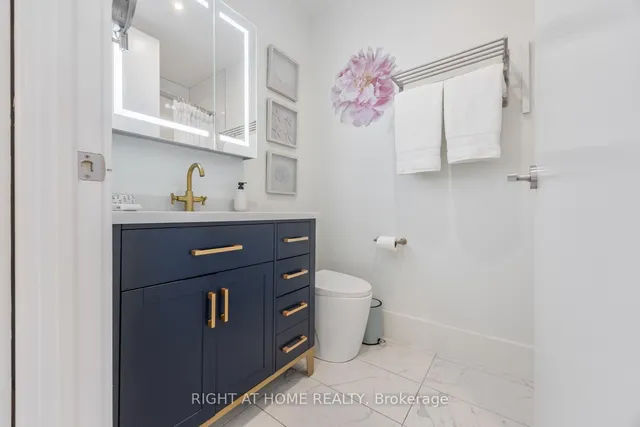 Additional image 32 of 39 Queens Quay Unit 129