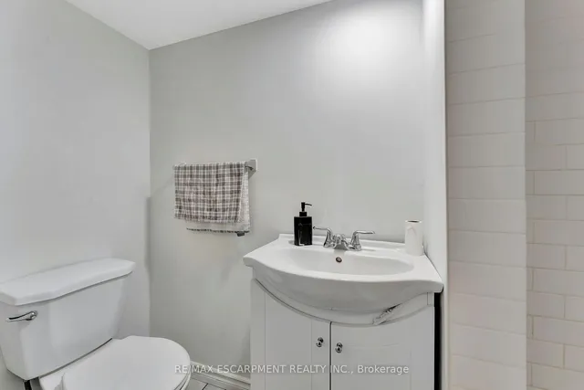 Additional image 23 of 65 Connaught Ave