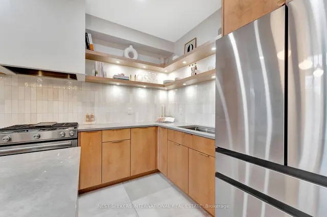 Additional image 5 of 555 King St Unit 303