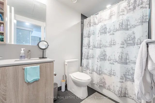 Additional image 23 of 19 Western Battery Rd Unit 1012