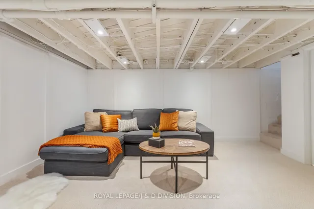 Additional image 29 of 325 Davisville Ave