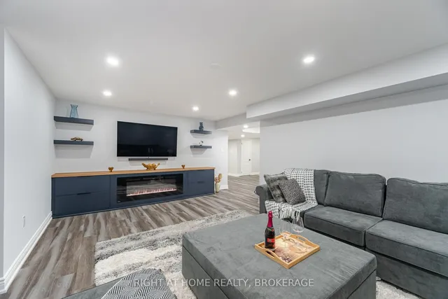 Additional image 39 of 105 Royal West Dr