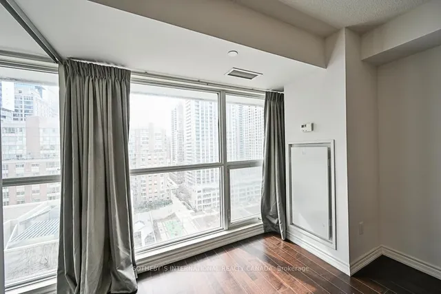 Additional image 45 of 386 Yonge St Unit 1021