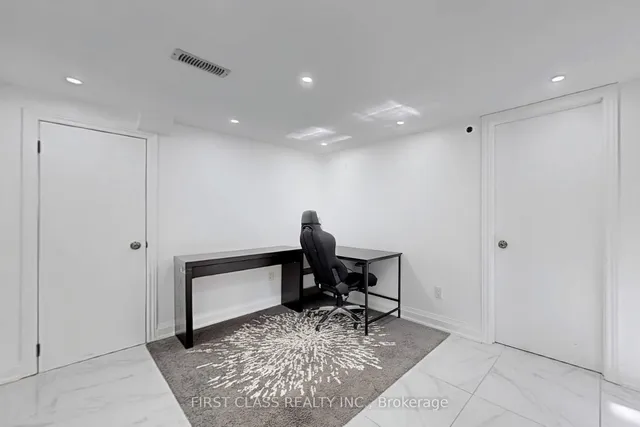 Additional image 38 of 2950 Bayview Ave