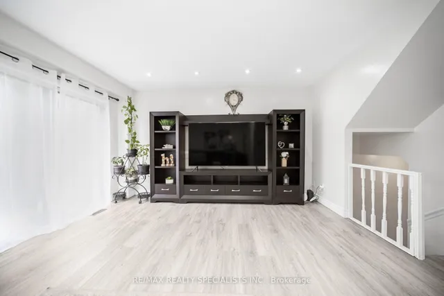 Additional image 17 of 144 Fleetwood Cres