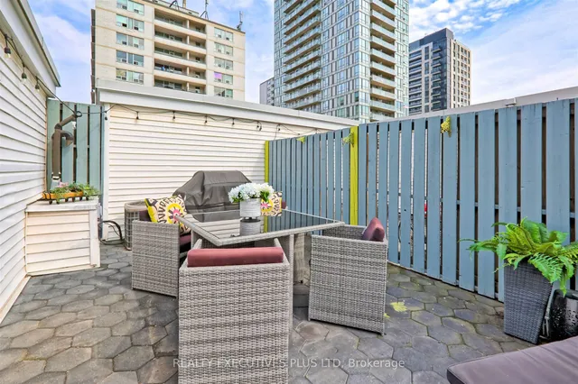 Additional image 16 of 98 Redpath Ave Unit 9