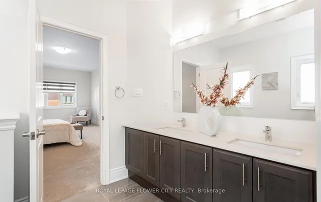 Additional image 29 of 25 Icon St