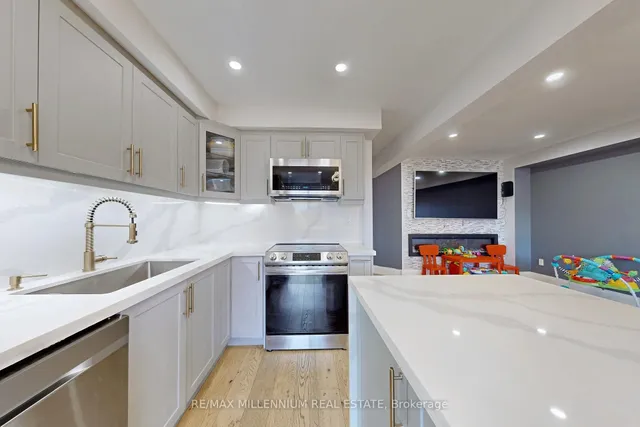 Additional image 10 of 572 Lumberton Cres