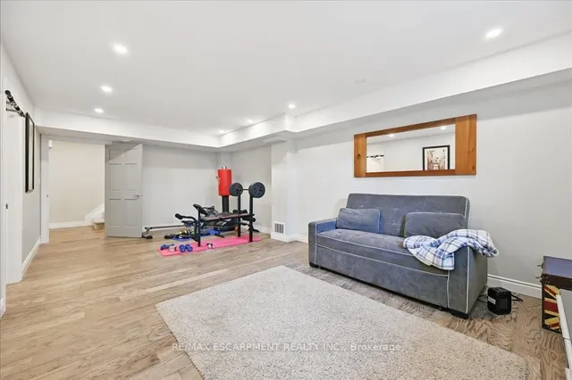 Additional image 32 of 693 King Rd