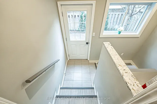 Additional image 22 of 712 Gladstone Ave