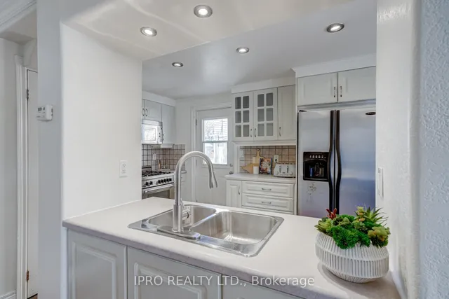 Additional image 14 of 239 Bicknell Ave