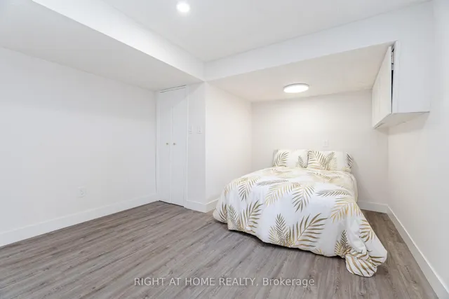 Additional image 32 of 6 Winterfold Dr