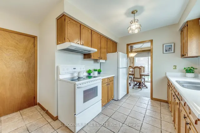 Additional image 12 of 6899 Darcel Ave