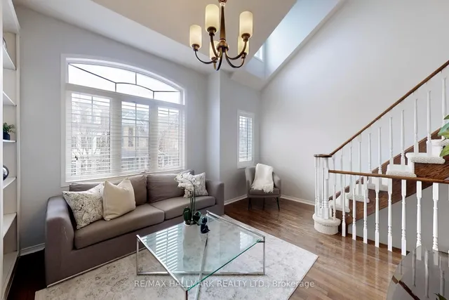 Additional image 23 of 99 Crossovers St