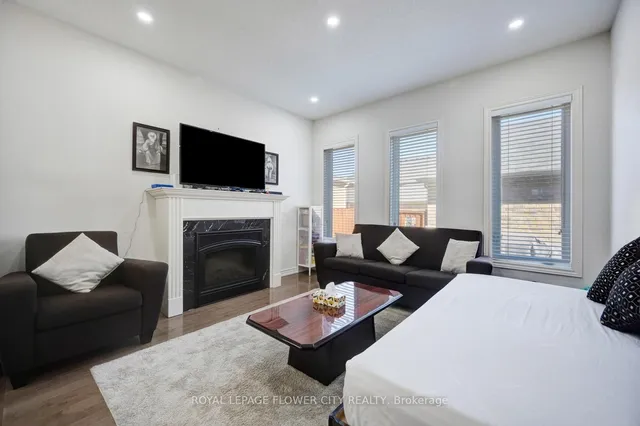 Additional image 25 of 79 Yellowknife Rd