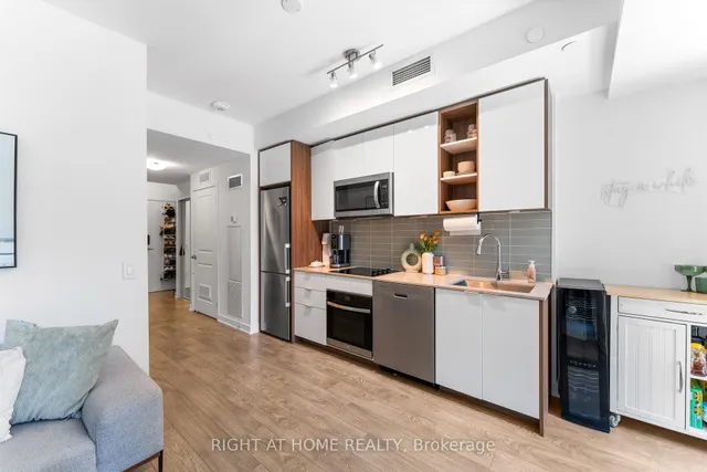 Additional image 6 of 543 Richmond St Unit 334