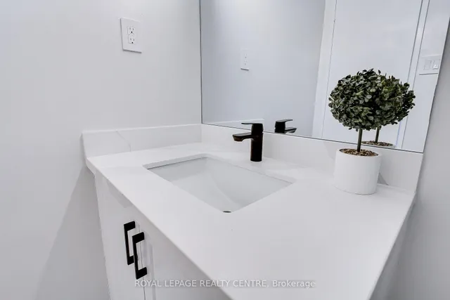 Additional image 32 of 362 The East Mall N/A Unit 304