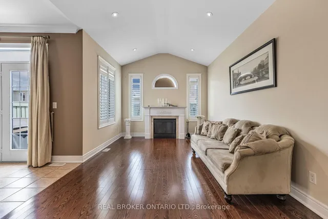 Additional image 22 of 28 Hampton Springs Dr