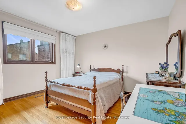 Additional image 29 of 27 Mulholland Ave