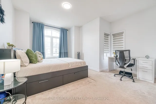 Additional image 32 of 33 Ezra Cres