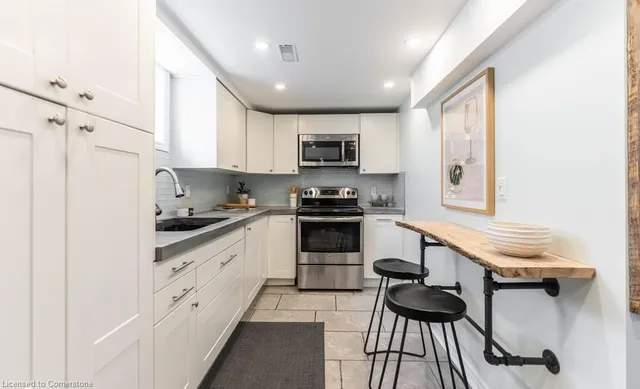 Additional image 25 of 14 Yorkdale Cres