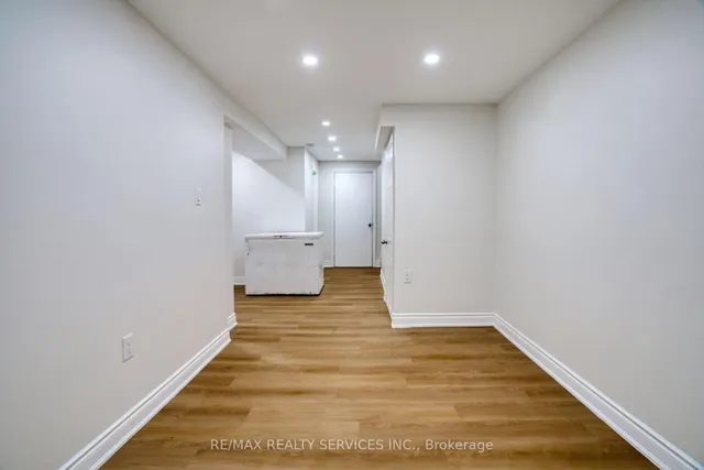 Additional image 33 of 8 Luminous Crt