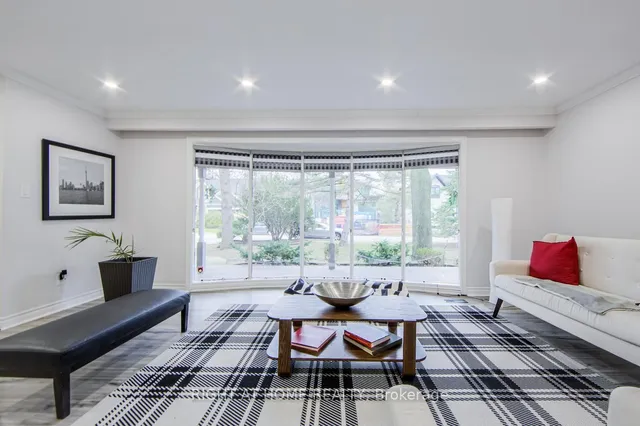 Additional image 7 of 1276 HILLVIEW Cres