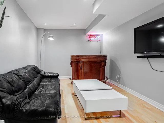 Additional image 16 of 506 Pape Ave