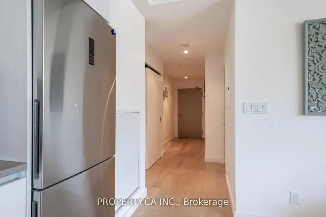 Additional image 3 of 111 Bathurst St Unit 1012