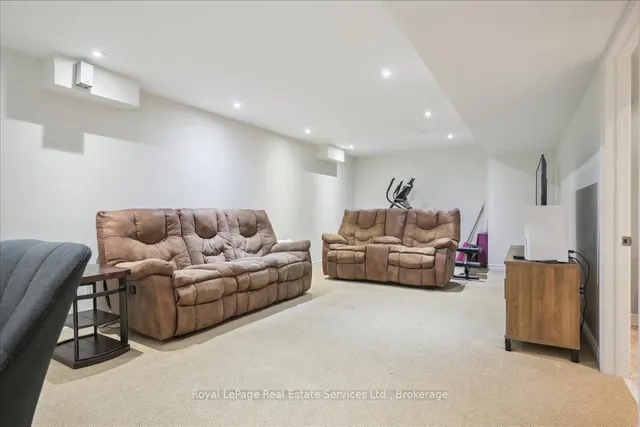 Additional image 33 of 4737 Deforest Cres