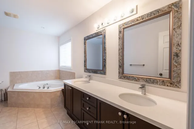 Additional image 30 of 36 Showcase Dr