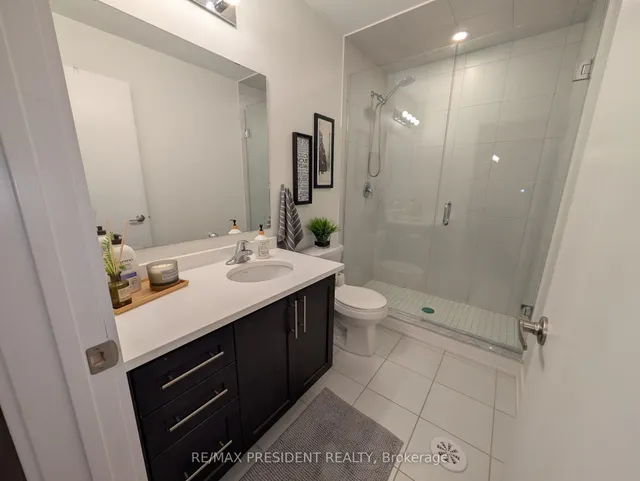 Additional image 17 of 590 North Service Rd Unit 14