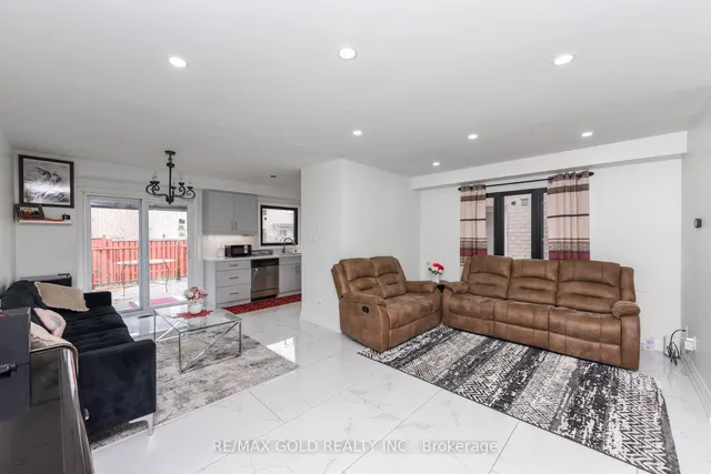 Additional image 12 of 17 Penguin Lane