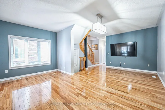 Additional image 10 of 32 Crystalview Cres