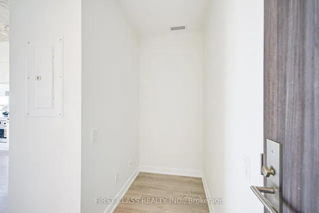 Additional image 8 of 185 Roehampton Ave Unit 1606