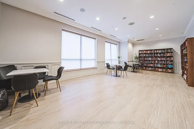 Additional image 34 of 5229 Dundas St Unit 1811